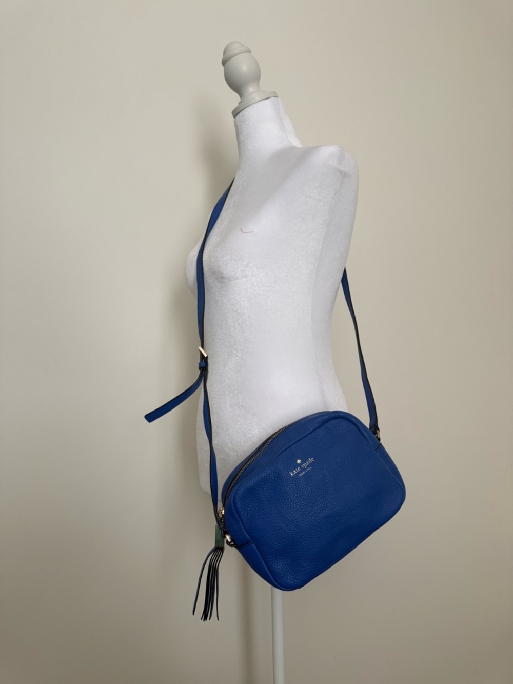 kate spade cobalt blue pebbled leather crossbody bag